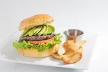 Avocado Burger アボカドバーガー(フレンチフライドポテト付き)(Hawaiian Diner Ohana)