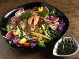 黒毛和牛ビーフボウル(牛丼)旬野菜サラダ仕立て 半熟煮卵つき（台湾屋台ごはんKica）