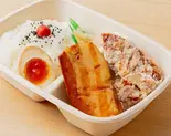 蔵之介の「でっから＆旨トロ角煮弁当」（味噌屋蔵之介 根岸駅前店）