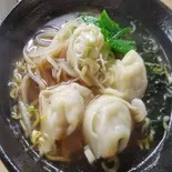 ワンタン刀削麺（七左食堂）