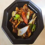 ナスと揚げ厚きり肉炒め(肉段烧茄子)（七左食堂）