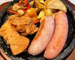 フライドチキン&イタリア産ソーセージのプレート+自家製パン(3個)のセット(ベーカリーカフェ G’RANBAKE南町田)