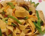 干し豆腐とピーマンと豚肉炒め(中華料理 華宴)