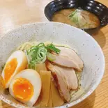 濃厚魚介とんこつ 背脂 つけ麺 煮玉子盛り【魚粉】（【濃厚つけ麺】富元製麺）