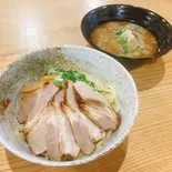 濃厚魚介とんこつ 背脂 つけ麺 チャーシュー盛り【魚粉】 半飯セット（【濃厚つけ麺】富元製麺）