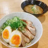 濃厚魚介とんこつ 背脂 つけ麺 全部盛り【魚粉】 半飯セット（【濃厚つけ麺】富元製麺）
