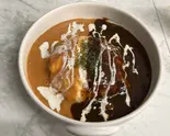 あいがけオムライス(デミハヤシソース/トマトソース)（煉瓦かふぇ）