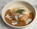 あいがけオムライス(ホワイトソース/トマトソース)（煉瓦かふぇ）