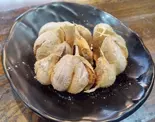 にんにくの丸揚げ【超大特価】（大阪やきとり亭 Osaka Yakitori-tei）