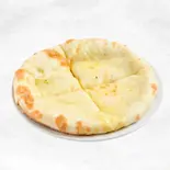 【とろーり】チーズナン Cheese Nan(SAMRAT DINING AND BAR)