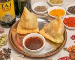 ベジタリアンサモサ (2 pcs) Vegetarian Samosa (2 Pieces)（ルチラ）