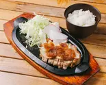 気まぐれ弁当 ポークステーキ(オニオン)（カラオケダイニング CLOVER）