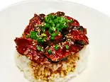 ハラミのレア焼肉丼（ゴリラ精肉店）