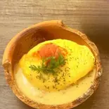 オムライス明太プレミアムクリーム(サラダ無し)ソース（ピリ辛亭）