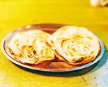 2個パラタ(パリパリとしたインドのパン) 2 pc Paratha (Crisply-Baked Indian Bread)（バーラティ）