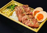 味玉はらみ重(もみだれ焼肉獅子楼代々木店)
