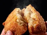 黒毛和牛コロッケ（カフェ＆食堂うさぎと葉っぱ）