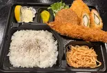 ミックスフライ弁当（カラオケ歌居屋）
