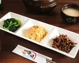 ナムル盛り合わせ Assorted Namul Platter（牛味）