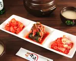 キムチ盛り合わせ Assorted Kimchi Platter（牛味）