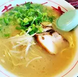 豚骨らーめん(白)（野呂松飯店）