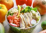 【当店人気No.1】スモークチキン＆チーズサラダボウル（贅沢スープとたっぷりサラダボウル SOUP ＆ SALAD by INARI GLEAN）