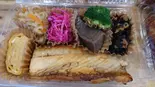 デリ詰め合わせ大(お魚メイン)（おにぎりと定食 うじさんち）