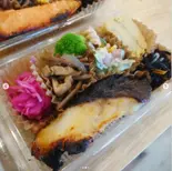 デリ詰め合わせ大(銀鱈or銀鮭メイン)（おにぎりと定食 うじさんち）