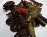 茄子と牛肉の炒め（鴻運食房）