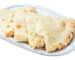 チーズナン（インド料理 ロイヤル ナンカレー＆ビリヤニパレス）