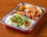 炭焼鶏丼と唐揚げ弁当 Charcoal-Grilled Yakitori Rice Bowl and Fried Chicken Bento Box（やきとり味頂。）