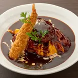 特製ハンバーグ&海老フライオムライス(HIKARI cafe)