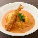 海老フライとオマールソースオムライス(HIKARI cafe)
