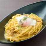 厚切りベーコンと半熟卵の濃厚カルボナーラ(HIKARI cafe)