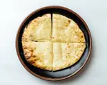 チーズナン（インド料理カルマ）