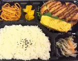 とんかつ弁当（金の羽根たまご）