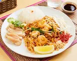 パッタイ Pad Thai+ミニカオマンガイ ผัดไทย + ข้าวมันไก่เล็ก（タイ料理ガンエン溝口店 Ganen Mizonokuchi）