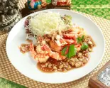 揚げ有頭エビ焦がしガーリックがけ กุ้งกระเทียม（タイ料理ガンエン溝口店 Ganen Mizonokuchi）