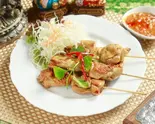 タイ式鶏肉の串焼き sa-te 3本入り สะเตะไก่（タイ料理ガンエン溝口店 Ganen Mizonokuchi）