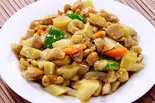 鶏肉とカシューナッツ炒め（中華料理しん龍閣）
