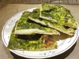 チーズ＆ほうれん草ナン Cheese ＆ Spinach Naan（Tandoori Indian Restaurant ber）