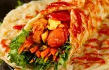 甘辛ヤンニョムたまご巻餅(鸡蛋灌饼+韩国甜辣酱)(テバ チキン)