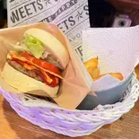 【迷ったらコレ!】シンプルばーがー+ポテト(米粉パンのえふぉ〜と)