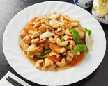 鶏肉とカシューナッツの炒め Chicken ＆ Cashew Nut Stir-Fry（中華料理香香）