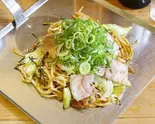 豚ネギ塩焼そば Pork ＆ Green Onion Salt Yakisoba（お好み焼 鉄板焼 エソラ）
