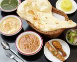 Dセット(カレー3種とタンドリー) D Set (3 Types of Curry and Tandoori)（Herbal Spice Kitchen）