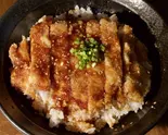カツダレ丼（デカ盛り丼ぶり豊平探偵団）
