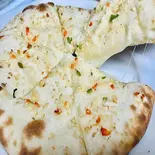 ガーリックチーズナン Garlic Cheese Naan（インドネパールカレーガネーシャキッチン）