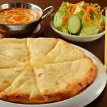 チーズナンSPセット(サラダ・ドリンク付き) / Cheese Naan SP Set（インドネパールレストラン ヴィヤンジャン）