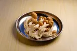 しめじ (蟹味菇) shimeji mushrooms 30g（美人麻辣烫～日暮里店～）